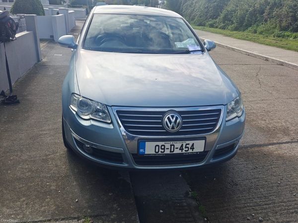 Volkswagen Passat Saloon, Petrol, 2009, Blue