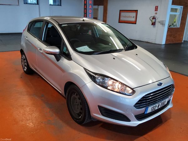 Ford Fiesta Hatchback, Petrol, 2013, Silver