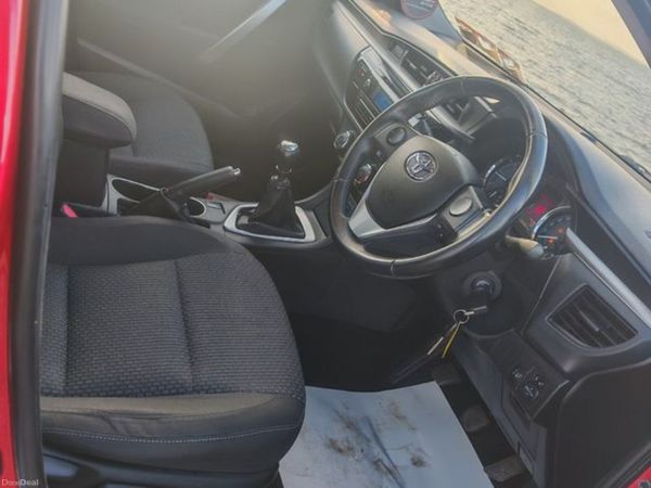 Toyota Corolla Saloon, Diesel, 2015, Red