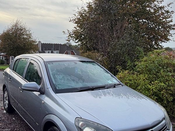 Opel Astra Hatchback, Petrol, 2005, Silver