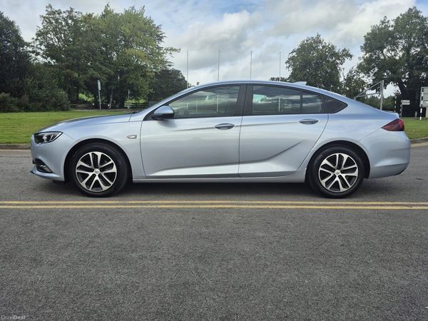 Opel Insignia Hatchback, Diesel, 2018, Grey