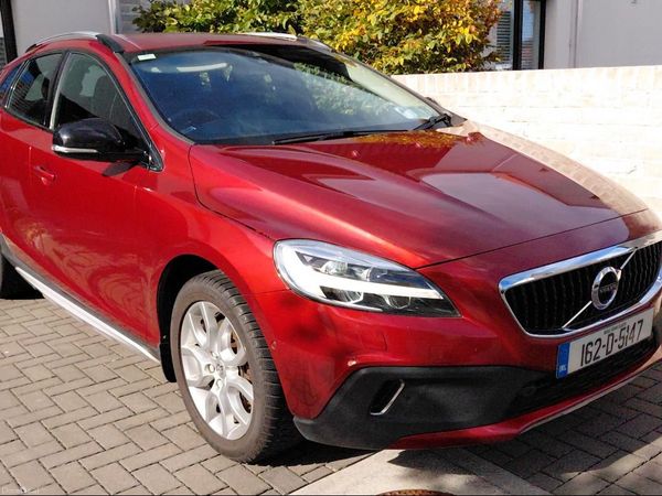 Volvo V40 Hatchback, Diesel, 2016, Red
