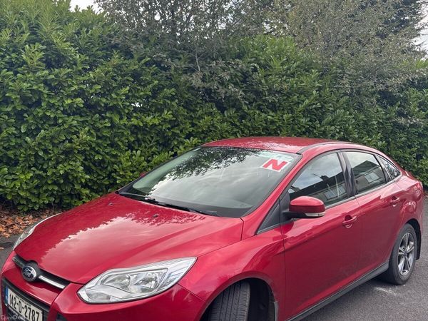 Ford Focus Saloon, Petrol, 2014, Red
