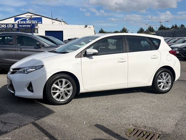 Toyota Auris MPV, Petrol, 2014, White
