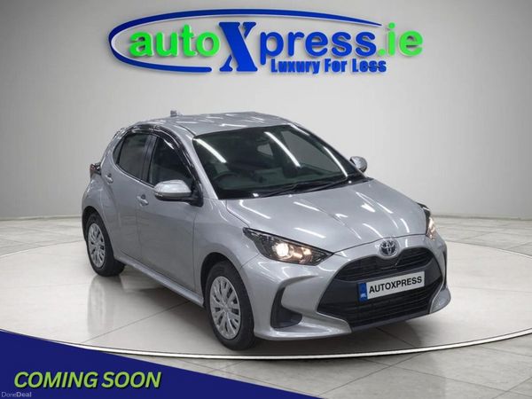 Toyota Yaris Hatchback, Petrol Hybrid, 2023, Silver