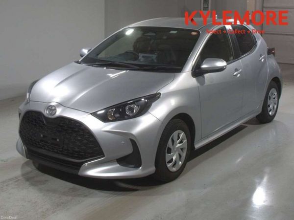 Toyota Yaris Hatchback, Petrol Hybrid, 2024, Silver