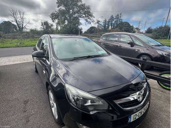 Vauxhall Astra Hatchback, Petrol, 2012, Black