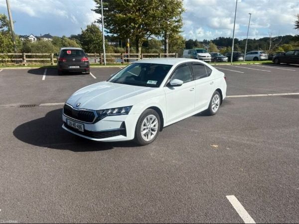 Skoda Octavia Saloon, Diesel, 2025, White