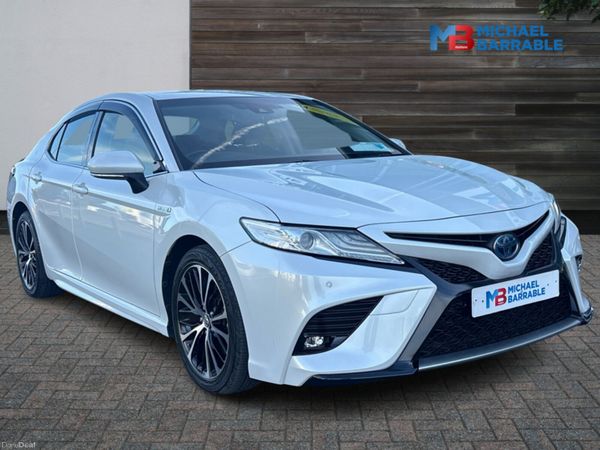 Toyota Camry Saloon, Petrol Hybrid, 2019, White