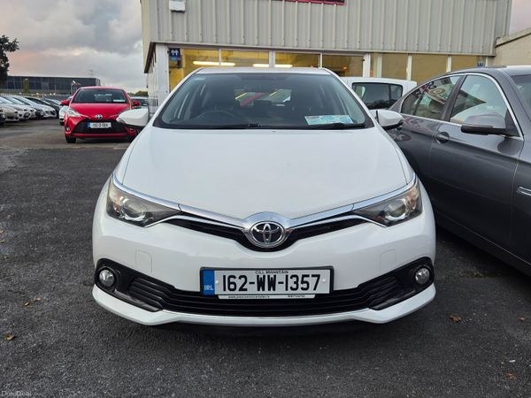 Toyota Auris Hatchback, Petrol, 2016, White