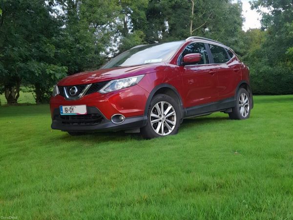 Nissan Qashqai Hatchback, Diesel, 2016, Red
