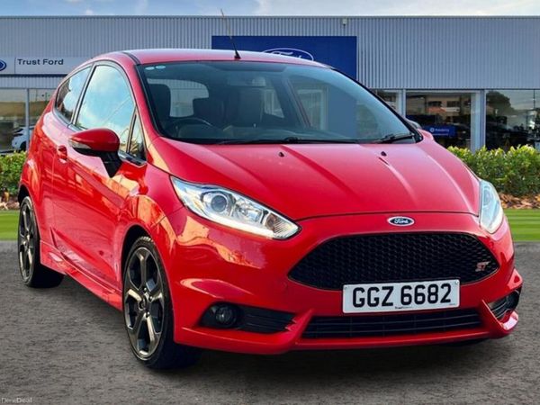 Ford Fiesta Hatchback, Petrol, 2017, Red