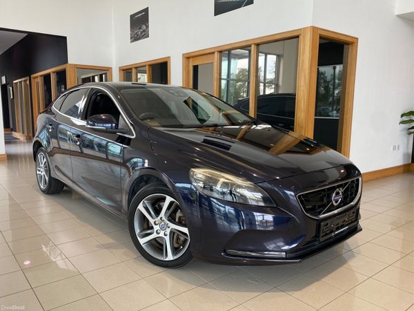 Volvo V40 Hatchback, Diesel, 2016, Blue