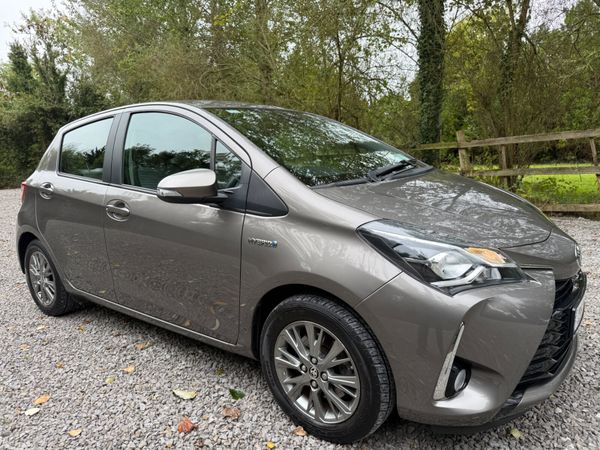 Toyota Yaris MPV, Petrol Hybrid, 2019, Grey