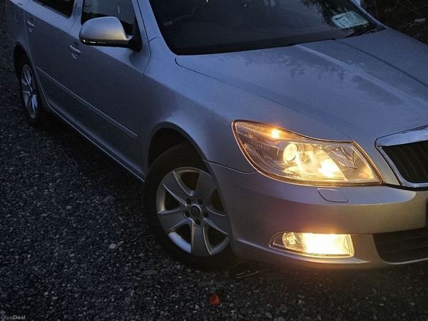 Skoda Octavia Saloon, Diesel, 2013, Silver