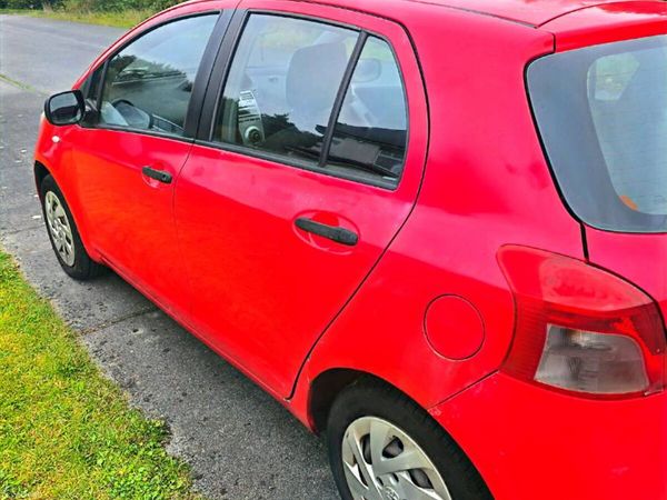 Toyota Yaris Hatchback, Petrol, 2006, Red
