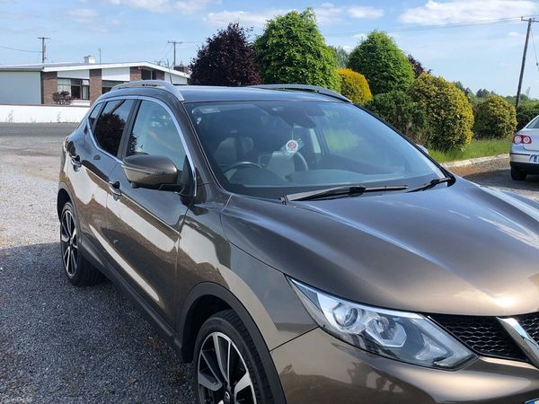 Nissan Qashqai SUV, Diesel, 2015, Beige