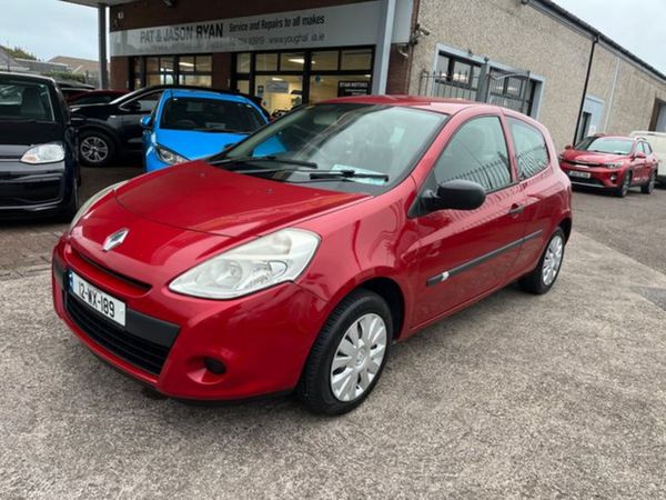 Renault Clio Hatchback, Petrol, 2012, Red