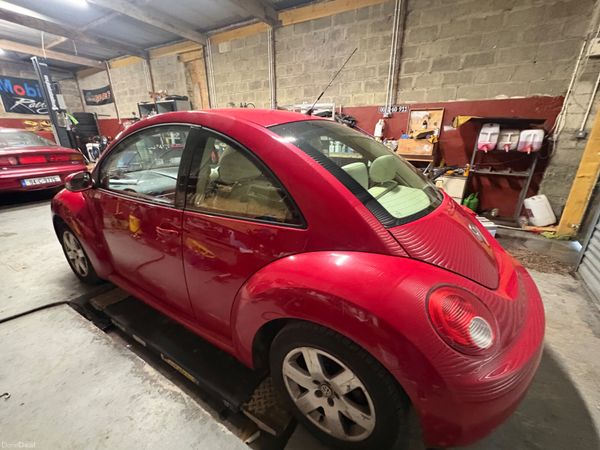 Volkswagen Beetle Hatchback, Petrol, 2007, Red