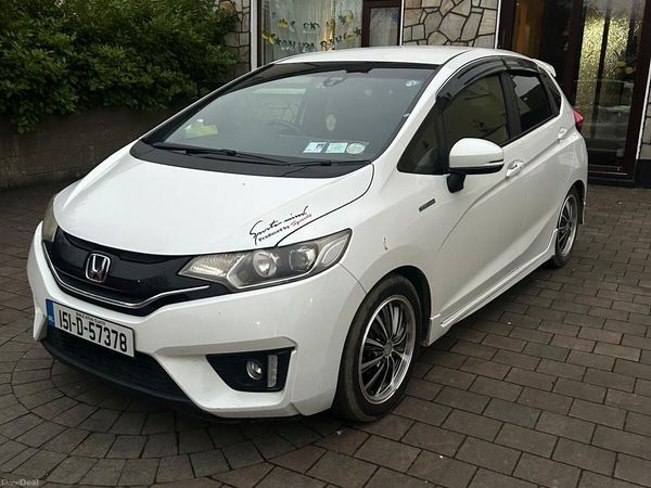 Honda Fit Hatchback, Petrol Hybrid, 2015, White