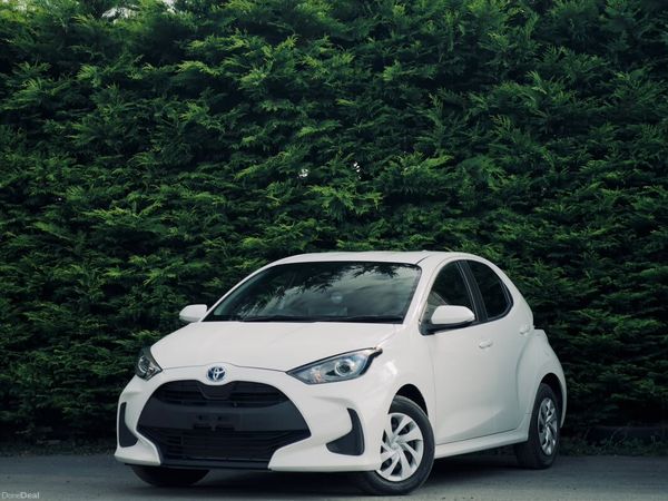 Toyota Yaris Hatchback, Petrol Hybrid, 2023, White
