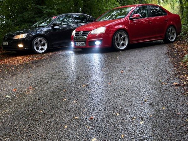 Volkswagen Jetta Saloon, Diesel, 2010, Red