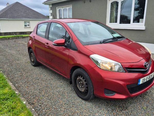 Toyota Yaris Hatchback, Petrol, 2013, Red