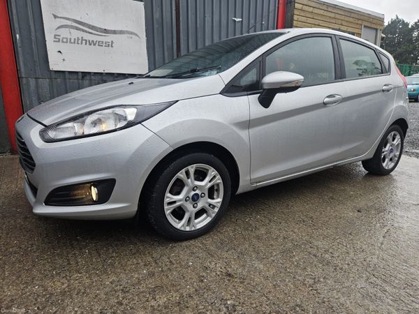 Ford Fiesta Hatchback, Petrol, 2015, Silver