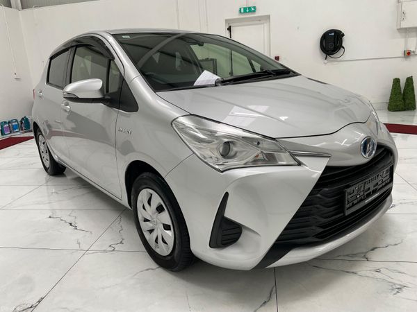 Toyota Yaris Hatchback, Petrol Hybrid, 2018, Silver