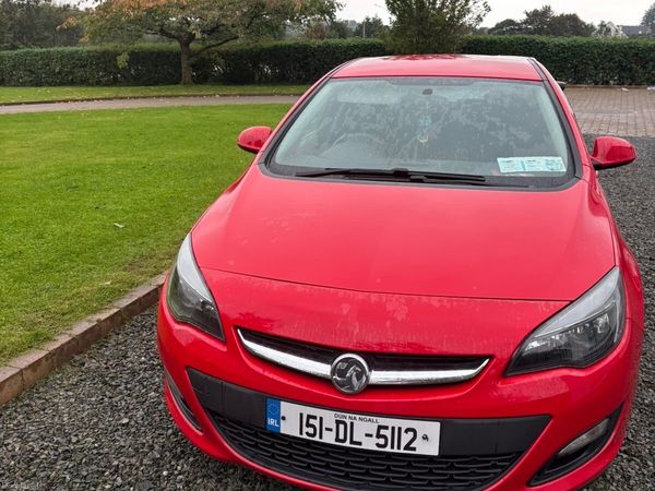 Vauxhall Astra Hatchback, Petrol, 2015, Red