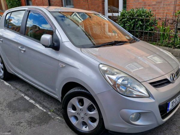 Hyundai i20 Hatchback, Petrol, 2010, Silver