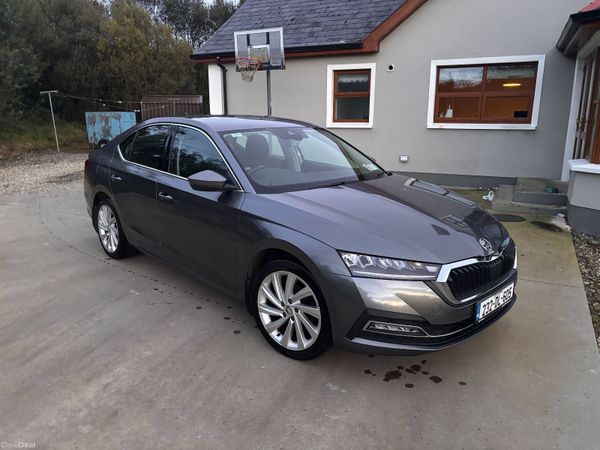 Skoda Octavia Saloon, Petrol, 2023, Grey