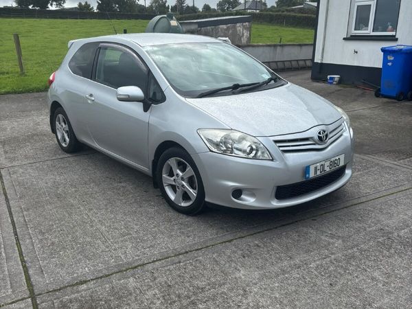 Toyota Auris Hatchback, Petrol, 2011, Silver
