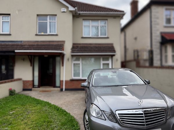 Mercedes-Benz E-Class Saloon, Diesel, 2011, Silver