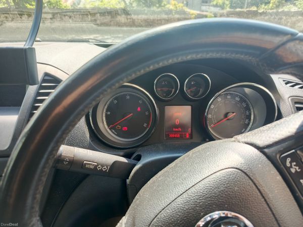 Vauxhall Insignia Hatchback, Diesel, 2010, Black