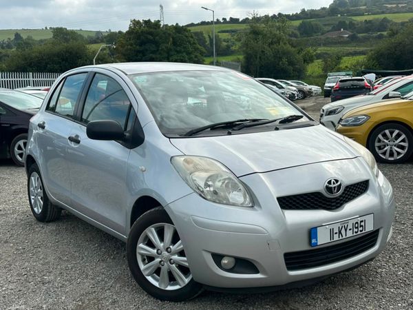 Toyota Yaris Hatchback, Petrol, 2011, Silver