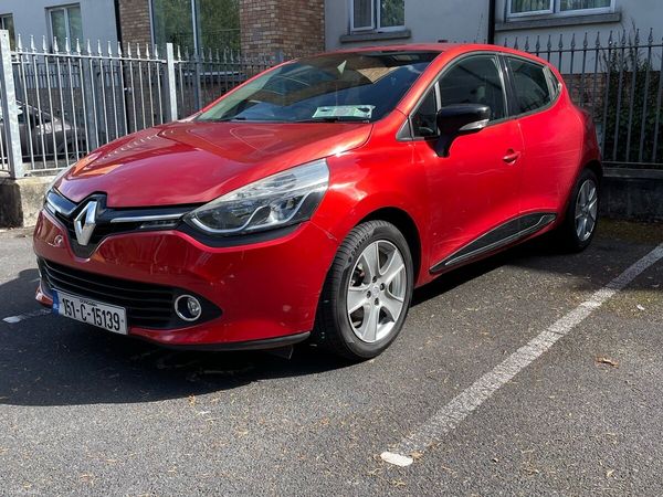 Renault Clio Hatchback, Petrol, 2015, Red