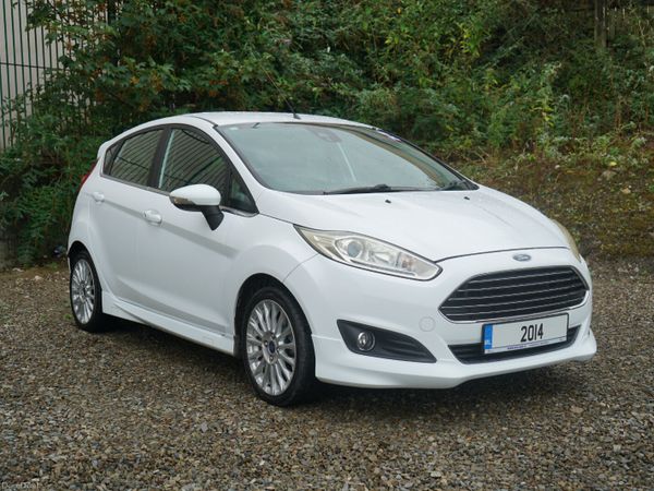 Ford Fiesta Hatchback, Petrol, 2014, White