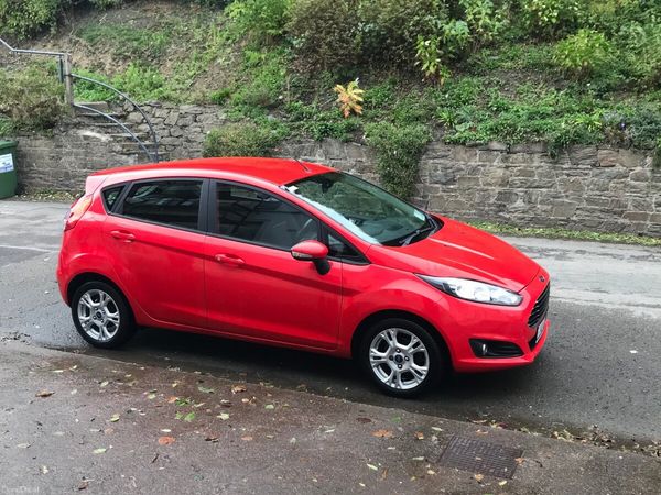 Ford Fiesta Hatchback, Petrol, 2014, Red