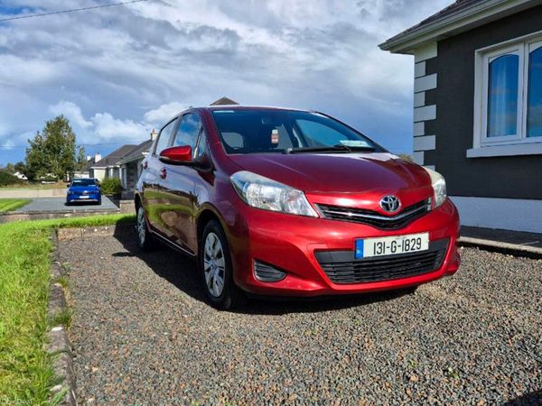 Toyota Yaris Hatchback, Petrol, 2013, Red