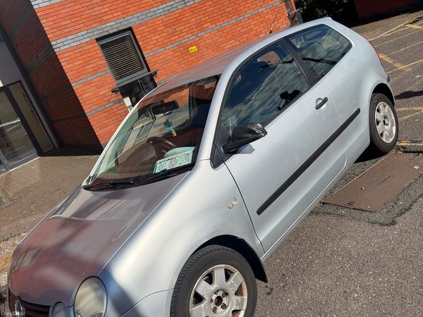 Volkswagen Polo Hatchback, Petrol, 2004, Silver