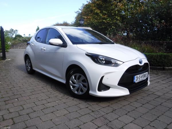 Toyota Yaris Hatchback, Petrol Hybrid, 2021, White