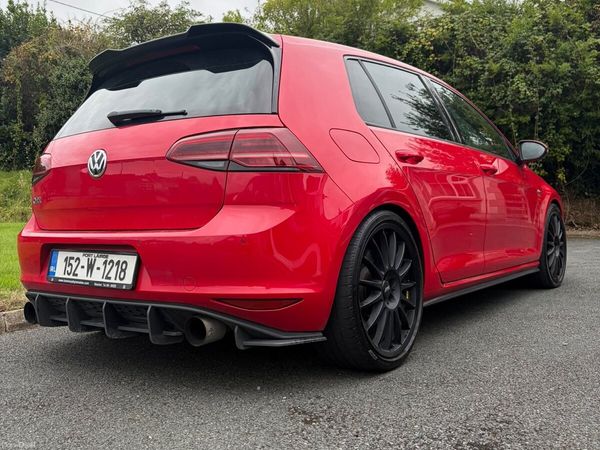 Volkswagen Golf Hatchback, Petrol, 2015, Red