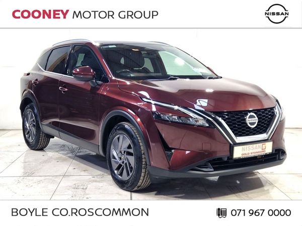 Nissan Qashqai MPV, Petrol, 2021, Red