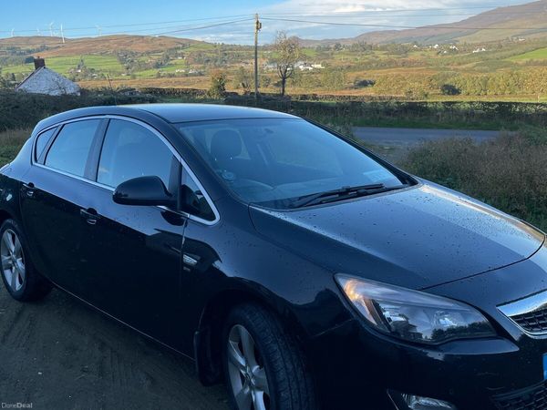 Vauxhall Astra Hatchback, Petrol, 2012, Black