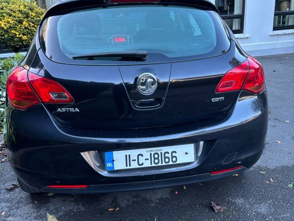 Vauxhall Astra Hatchback, Diesel, 2011, Black