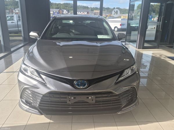 Toyota Camry Saloon, Petrol Hybrid, 2022, Grey
