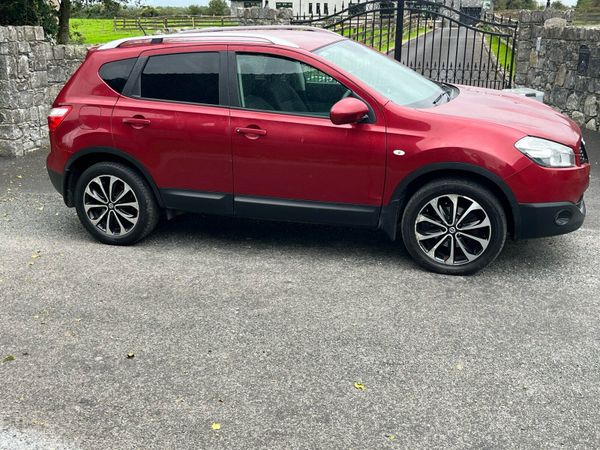Nissan Qashqai MPV, Diesel, 2013, Red