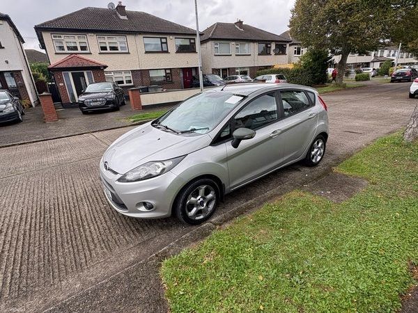 Ford Fiesta Hatchback, Petrol, 2011, Silver