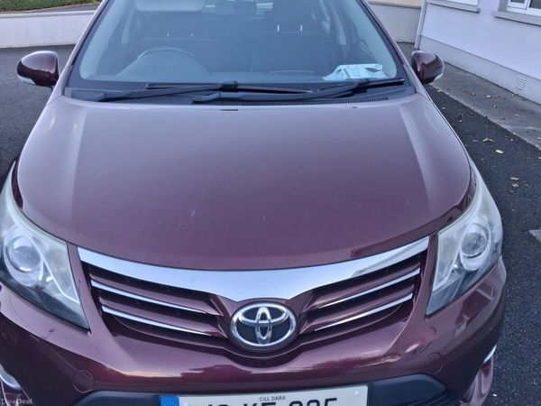 Toyota Avensis Saloon, Diesel, 2012, Red